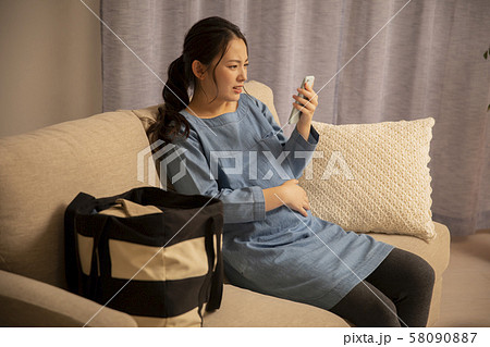 妊婦　陣痛　マタニティ 58090887