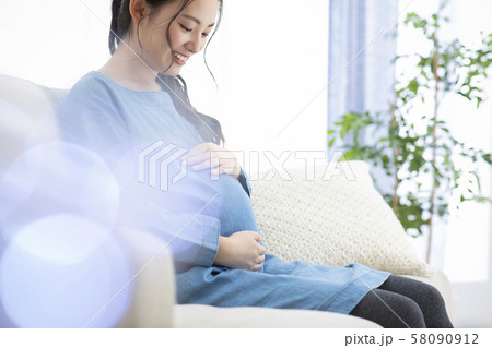 妊婦　臨月　マタニティ 58090912
