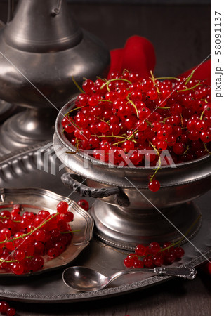 Fresh berries of red currant on a vintage 58091137