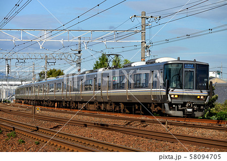 JR京都線を走る223系新快速電車 58094705