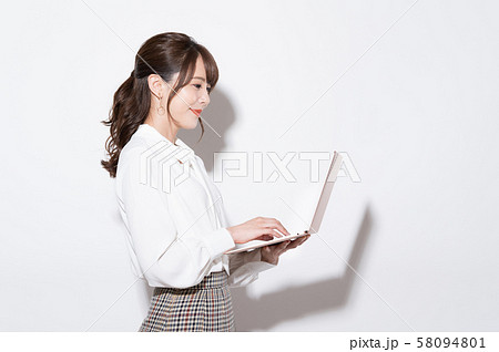 女性　ポートレート 58094801