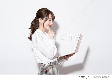 女性　ポートレート 58094802