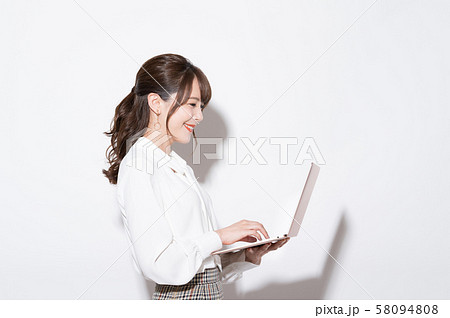 女性　ポートレート 58094808