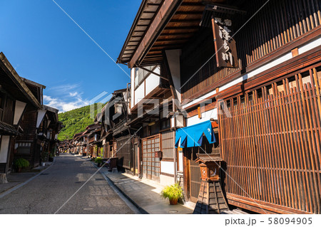 《長野県》朝の奈良井宿・古い町並み 58094905