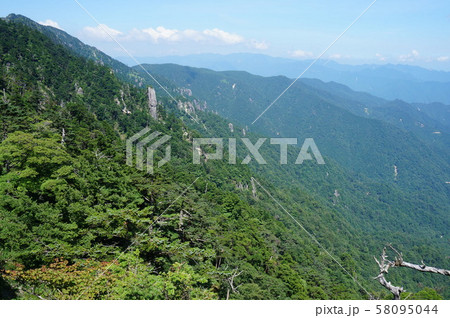 【世界遺産 紀伊山地の霊場と参詣道】大峯奥駈道　五百羅漢と大峯の山々　奈良県吉野郡十津川村 58095044