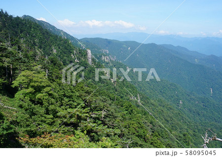 【世界遺産 紀伊山地の霊場と参詣道】大峯奥駈道　五百羅漢と孔雀ヶ岳　奈良県吉野郡十津川村 58095045