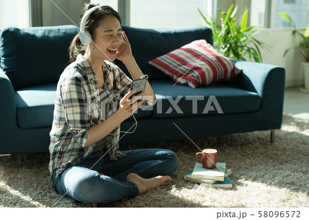 音楽と過ごす休日 58096572