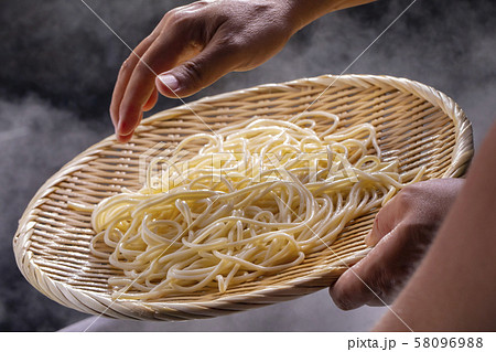 ヌードル 拉麺 麺 58096988