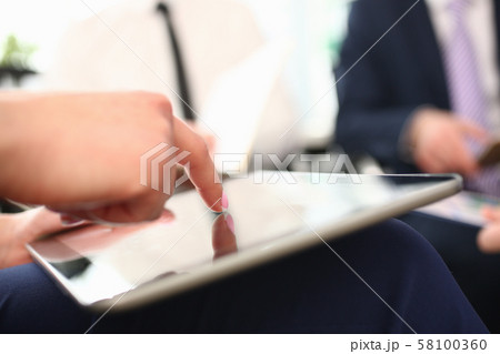 Employee discussing contract 58100360