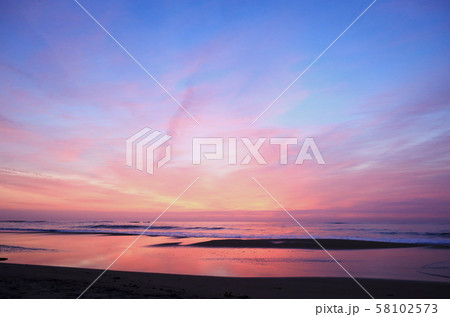 朝焼けの海 茨城県日立市 朝焼けの海 茨城県日立市 58102573