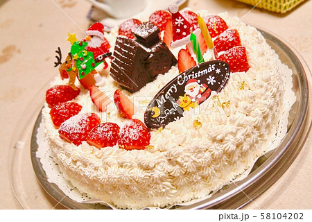 サンタプレートのクリスマスケーキ サンタプレートのクリスマスケーキ 58104202