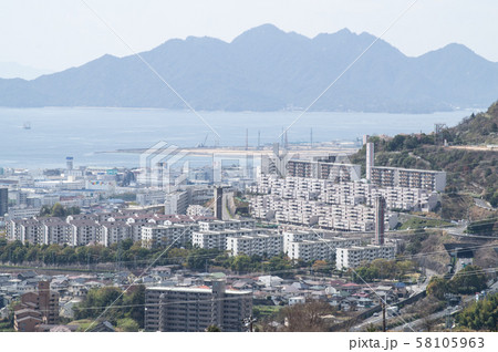 鈴が峰から広島の街並の眺め 58105963