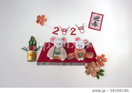 年賀状着物姿のペアねずみ(横位置) 年賀状着物姿のペアねずみ(横位置) 58106190