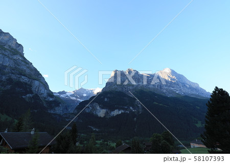 スイス、グリンデルワルトの風景、アイガー スイス、グリンデルワルトの風景、アイガー 58107393