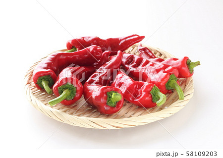 赤色の甘長唐辛子 58109203