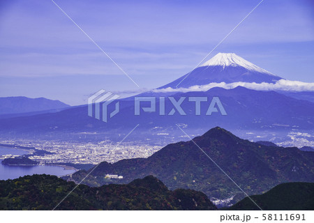 (静岡県)伊豆から眺める、富士山 秋 (静岡県)伊豆から眺める、富士山 秋 58111691