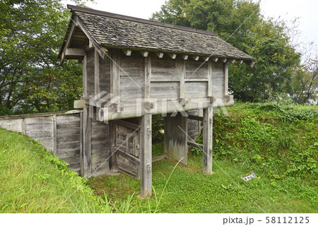 鳥越城跡　中の丸門（石川県白山市） 58112125