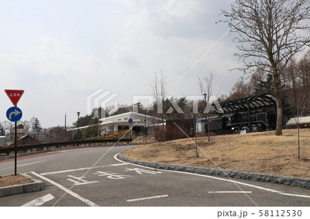 早春の山梨県北杜市清里の風景 58112530