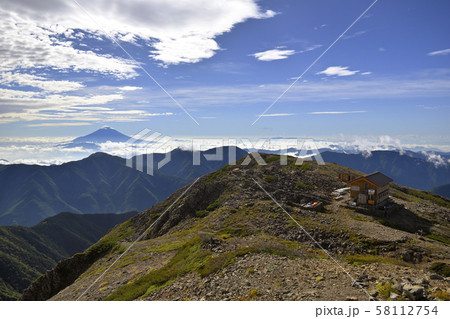 南アルプス赤石岳山頂からの富士山 【晩夏】 58112754
