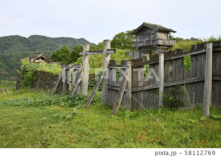 鳥越城跡 本丸門と柵列(石川県白山市) 鳥越城跡 本丸門と柵列(石川県白山市) 58112769