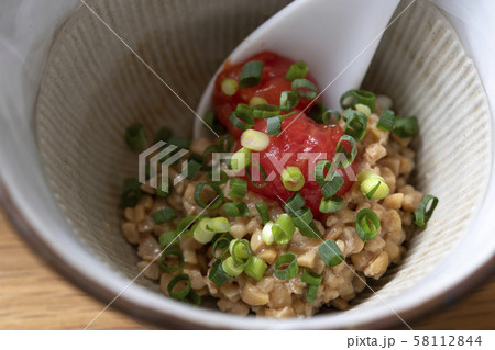 ひきわり納豆トマト乗せ 58112844
