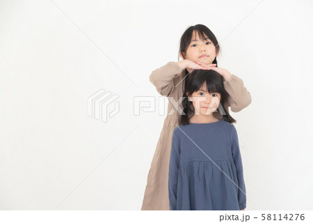 仲の良い姉妹 仲の良い姉妹 58114276