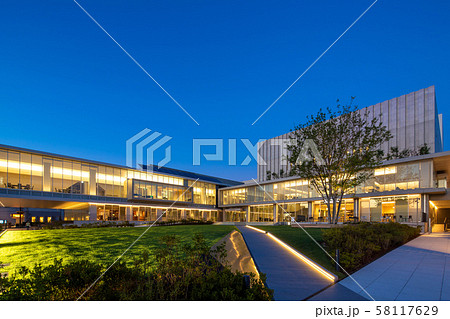 東大阪市文化創造館ライトアップ 58117629