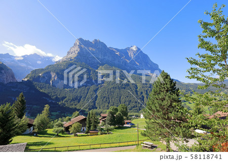 スイス、グリンデルワルトの風景、アイガー 58118741