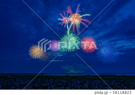 新潟県 ぎおん柏崎まつり 海の大花火大会 オープニングスターマイン 新潟県 ぎおん柏崎まつり 海の大花火大会 オープニングスターマイン 58118823