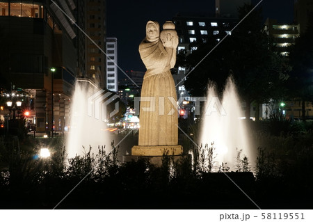山下公園 水の守護神像 夜景 58119551