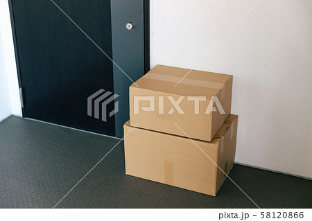 置き配 荷物 家 玄関 置き配 荷物 家 玄関 58120866