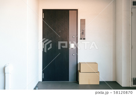 置き配 荷物 家 玄関 置き配 荷物 家 玄関 58120870