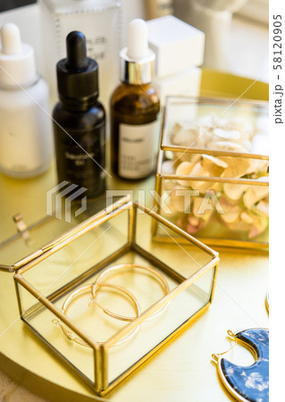 Luxurious home decoration in gold tones, real interior decor details Luxurious home decoration in gold tones, real interior decor details 58120905