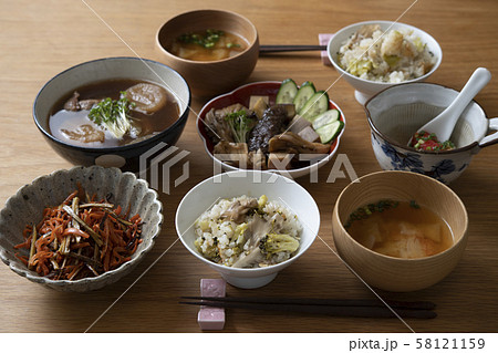 栄養バランスのとれた食事 栄養バランスのとれた食事 58121159