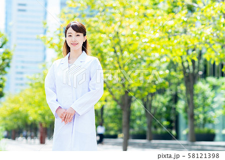 白衣の女性 materials digitalstage