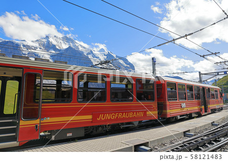 スイス、クライネシャイデック駅 58121483