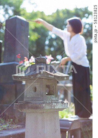 お墓参り　イメージ 58123825