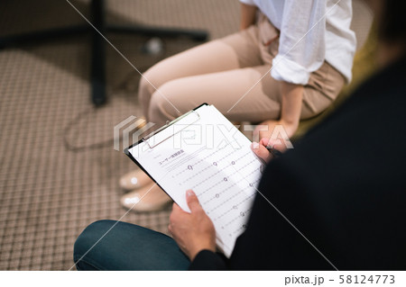 アンケート　マーケティング　ユーザー調査 58124773