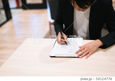 アンケート　マーケティング　ユーザー調査 58124776