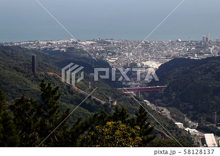 ロマンチック茨城（日立市の発展と近代産業を支えた日立鉱山の煙突と日立の街並み.）神峰山頂上展望 58128137