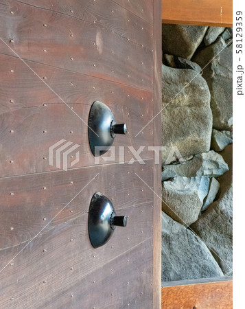 国宝 松本城の景色　真夏の青空の下で 58129359