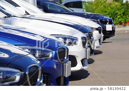 販売店に並ぶクルマ　輸入車　BMW 58130422