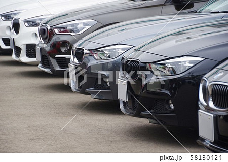 販売店に並ぶクルマ 輸入車 BMW 販売店に並ぶクルマ 輸入車 BMW 58130424