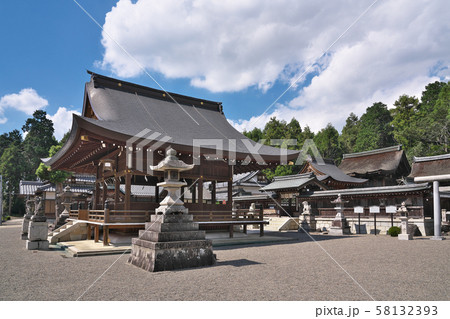 【苗村神社 西本宮】 滋賀県蒲生郡竜王町大字綾戸 58132393