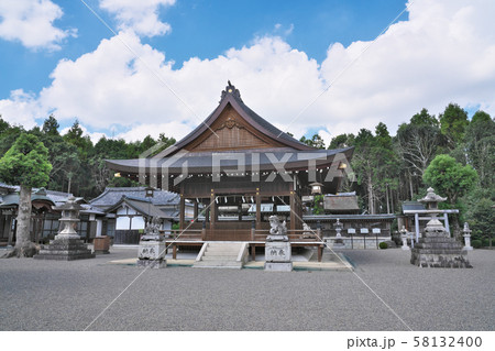 【苗村神社 西本宮】 滋賀県蒲生郡竜王町大字綾戸 58132400