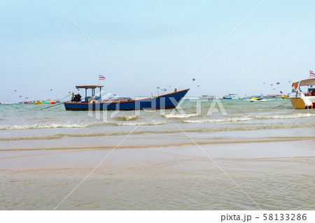 Tourist boats are unique to Thailand on the beach, Pattaya sea, Thailand. Tourist boats are unique to Thailand on the beach, Pattaya sea, Thailand. 58133286