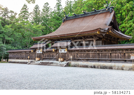 西御前 中御前 御社殿 熊野本宮大社 58134271