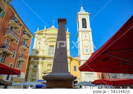 ニースの旧市街市場、レストラン、夏のリゾート、南仏の出店、リゾートのお店、フランスの街角 58134620