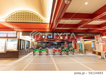 夜の西鉄太宰府駅_駅舎・改札口・ホーム 夜の西鉄太宰府駅_駅舎・改札口・ホーム 58134665
