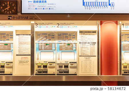 夜の西鉄太宰府駅_駅舎・改札口・ホーム 58134672